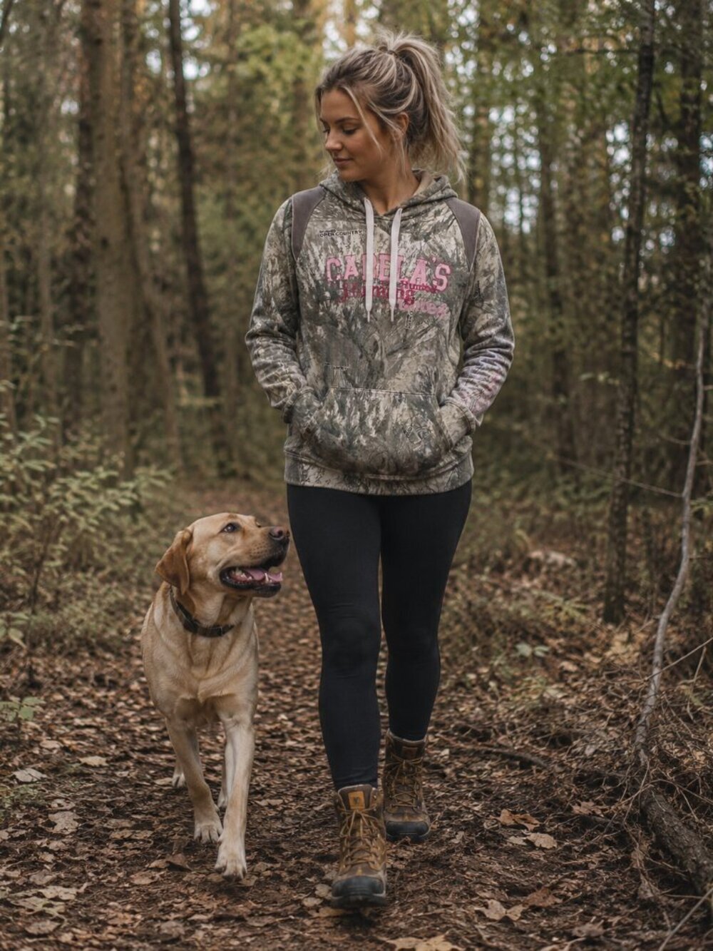 CABELA'S WOMENS HOODIE  (medium)
